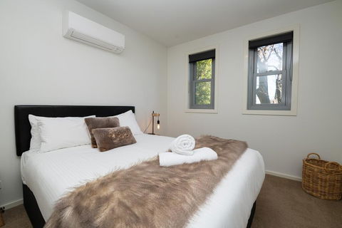 The Endsleigh -1 Bedroom Villa, Free Wifi, Near CBD - Holiday Melbourne 0