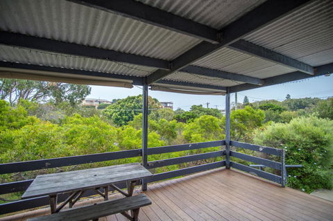 The Gee Beach House - Victoria Tourism 3
