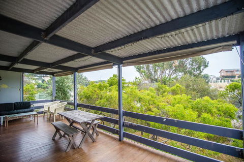 The Gee Beach House - Victoria Tourism 1