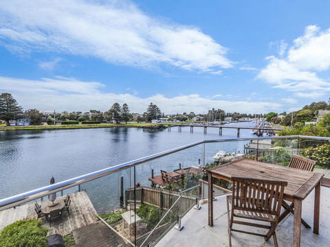 The Moorings - Holiday Melbourne 3