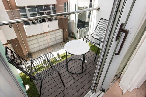 The Nest - Boho Bedroom Near The City With Roof Terrace - Caravan Park Accommodation 3