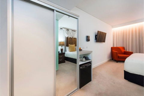 The Nest - Boho Bedroom Near The City With Roof Terrace - Caravan Park Accommodation 1
