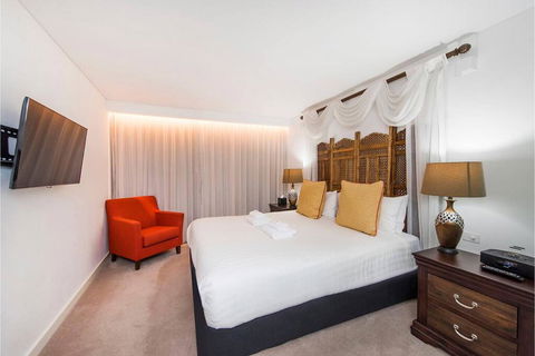 The Nest - Boho Bedroom Near The City With Roof Terrace - Caravan Park Accommodation 2