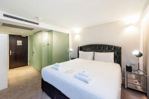 The Nest - Hollywood Style Space With Roof Terrace - Caravan Park Accommodation 2
