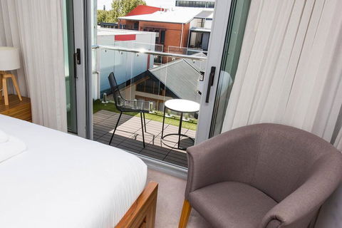 The Nest - Modern Room In Northbridge With Roof Terrace - Caravan Park Accommodation 1