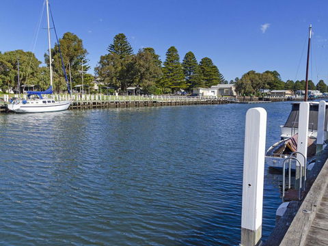 The Quarter Deck - Holiday Melbourne 3