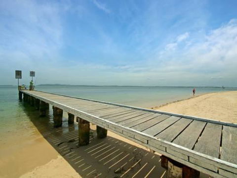 The Shoal One Block From The Beach - Accommodation Australia 0