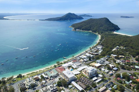 The Shoal One Block From The Beach - Accommodation Australia 3