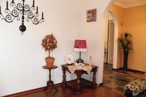 The Spanish Retreat And BnB - 24 Hrs - Holiday Sydney 2