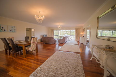 The Summer House Retreat - Casino Accommodation 1
