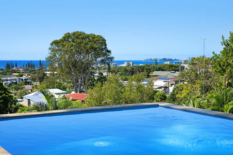 THE VIEW, TUGUN - 4 Bedrooms - Sea Views - Private Heated Pool - Holiday Sydney 0