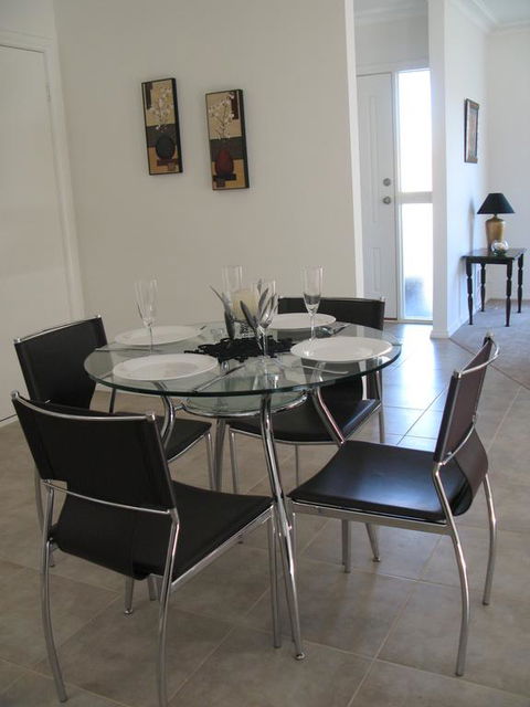 The Villa Kyabram - Holiday Melbourne 3