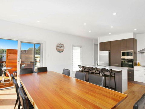 The Wharf House - Budgewoi - Holiday Melbourne 0