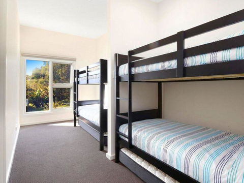 The Wharf House - Budgewoi - Holiday Melbourne 1