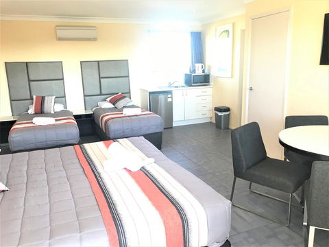 Toukley Motor Inn - Holiday Melbourne 2
