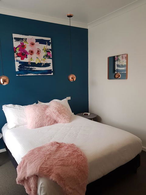 Town House Motor Inn Young - Holiday Melbourne 0