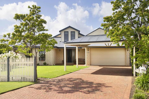TRANQUILITY AT TROON - Holiday Melbourne 0