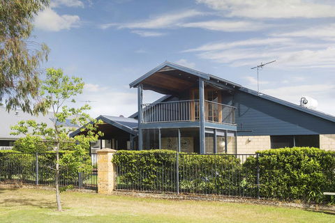 TRANQUILITY AT TROON - Holiday Melbourne 1