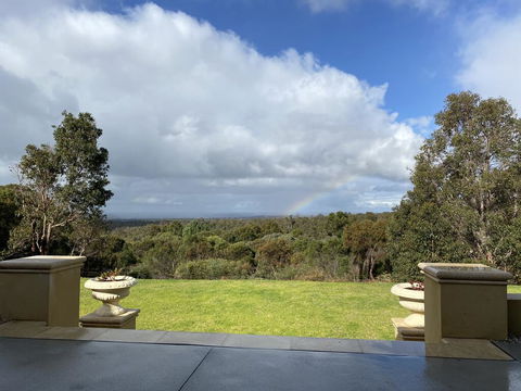 Treetops Holiday Retreat - WA Accommodation 1