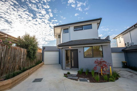 Trendy Sweet Home 4Beds@Blackburn South - Accommodation Australia 0