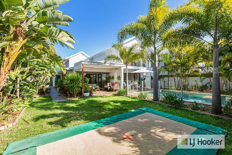 Tropical Oasis - Accommodation Australia 1