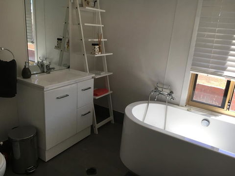 Tropical Farm Stay - Holiday Melbourne 1