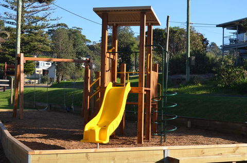 Tuross Beach Cabins & Campsites - Holiday Melbourne 1
