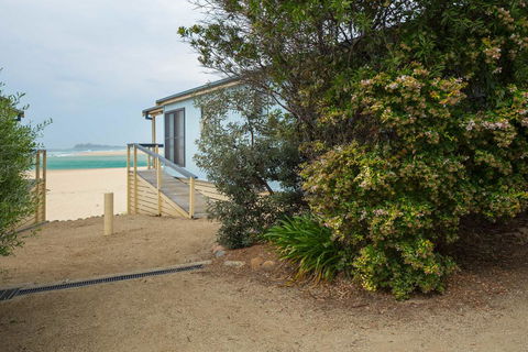 Tuross Beach Cabins & Campsites - Holiday Melbourne 0