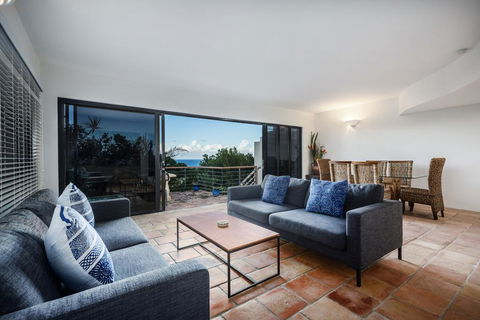 Tuscan Inspired Townhouse Minutes From The Beach - Accommodation Australia 2