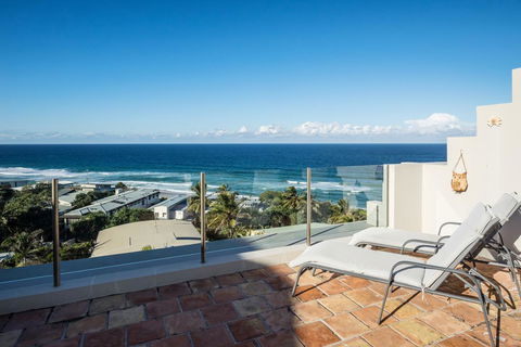 Tuscan Inspired Townhouse Minutes From The Beach - Accommodation Australia 1