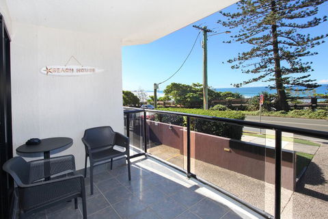 Unit 1 Phoenix Apartments, Coolum Beach - Accommodation Australia 2