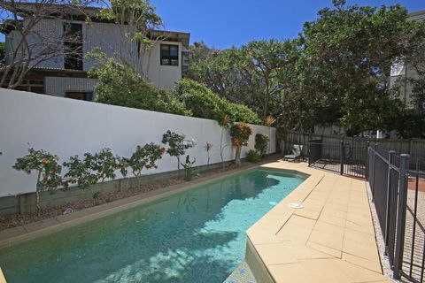 Unit 2, Beach Gallery, 9 Andrew Street Point Arkwright, 500 BOND, LINEN SUPPLIED - Accommodation Australia 1
