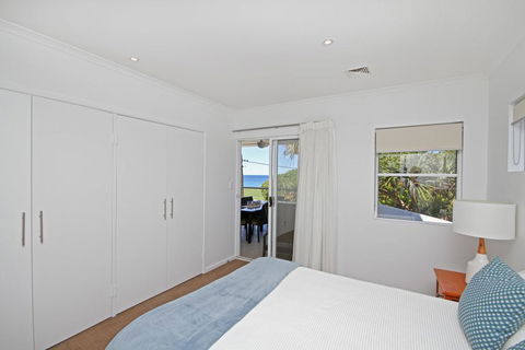 Unit 2, Beach Gallery, 9 Andrew Street Point Arkwright, 500 BOND, LINEN SUPPLIED - Accommodation Australia 3