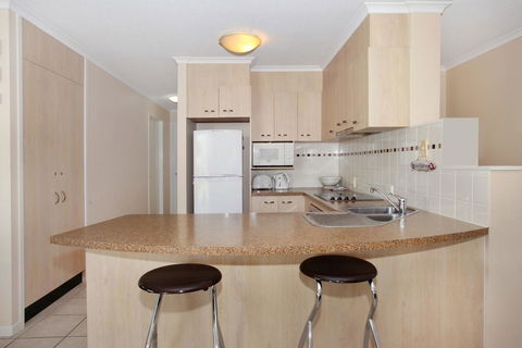 Unit 3, On The Park, 22 Frank Street Coolum Beach, 400 BOND, LINEN INCLUDED - Accommodation Australia 3