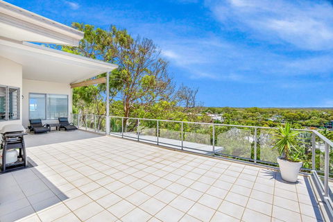Unit 6 Rainbow Sea - Rainbow Beach, Amazing Ocean Views, Aircon, Wi-Fi, Pool, Walk To Beach - Accommodation Australia 3