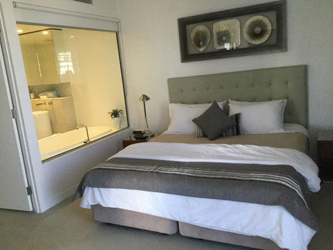 Upmarket Resort At Oracle Broadbeach URGC - Caravan Park Accommodation 3