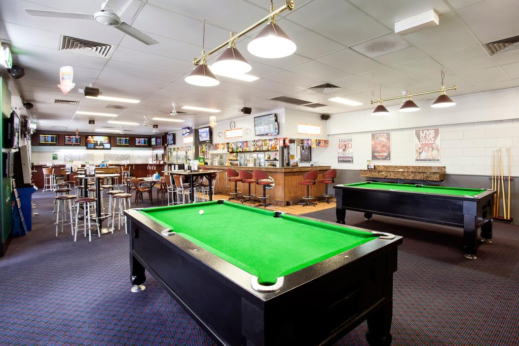 Upper Ross Hotel - thumb 3