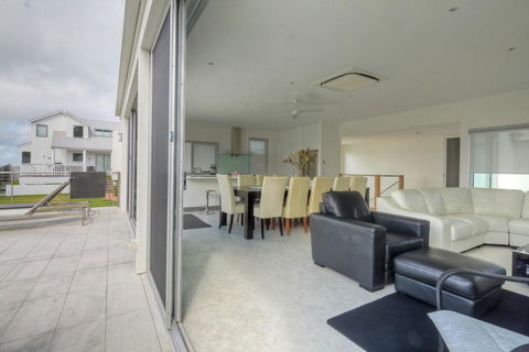 Villa Moyne - Located In A Quiet Cul De Sac And Designed For Beach Families - Holiday Sydney 3