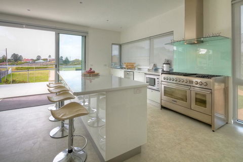 Villa Moyne - Located In A Quiet Cul De Sac And Designed For Beach Families - Holiday Sydney 1