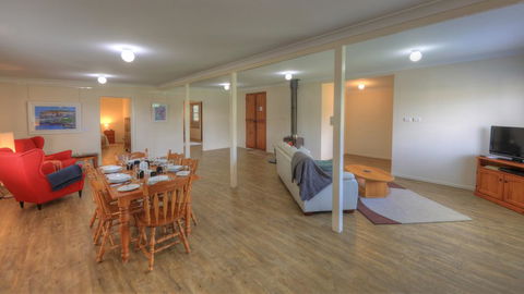 Village Stays Coldstream Gallery Bungalow - Holiday Melbourne 0