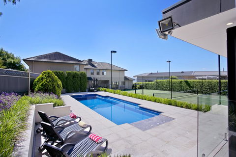 Vue De La Mer Luxury Family Retreat With Tennis Court, Pool, Spa, Water Views - Holiday Melbourne 0