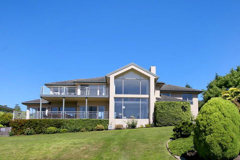 Vue De La Mer Luxury Family Retreat With Tennis Court, Pool, Spa, Water Views - Holiday Melbourne 1