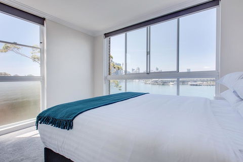 Wake Up To Sydney Harbour - Accommodation Airlie Beach 3