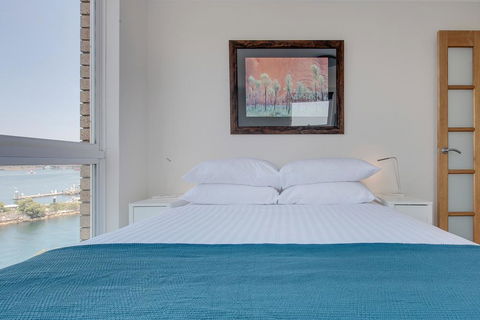 Wake Up To Sydney Harbour - Accommodation Airlie Beach 2