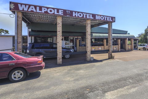Walpole Hotel Motel - Holiday Melbourne 1