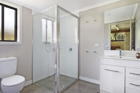Warrina - Over Looking Ovens River - Accommodation Airlie Beach 1