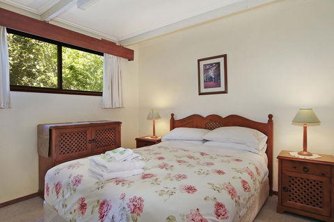 Warrina - Over Looking Ovens River - Accommodation Airlie Beach 3