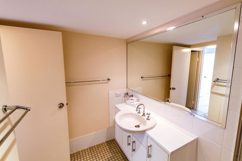 Burgess @ Kings Beach Apartments - Casino Accommodation 2
