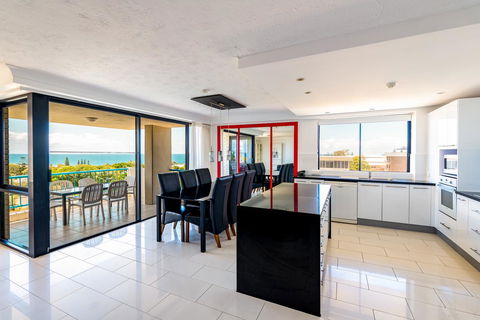 Burgess @ Kings Beach Apartments - Casino Accommodation 12