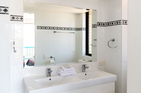 Burgess @ Kings Beach Apartments - Casino Accommodation 15